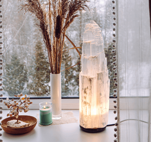 Himalayan salt lamp vs selenite lamp