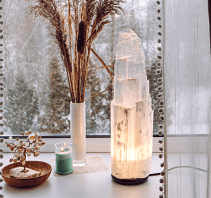 Himalayan salt lamp vs selenite lamp