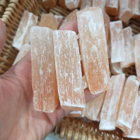 Raw pink selenite