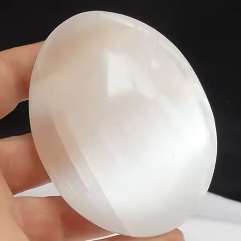 Egg shape selenite palm stone